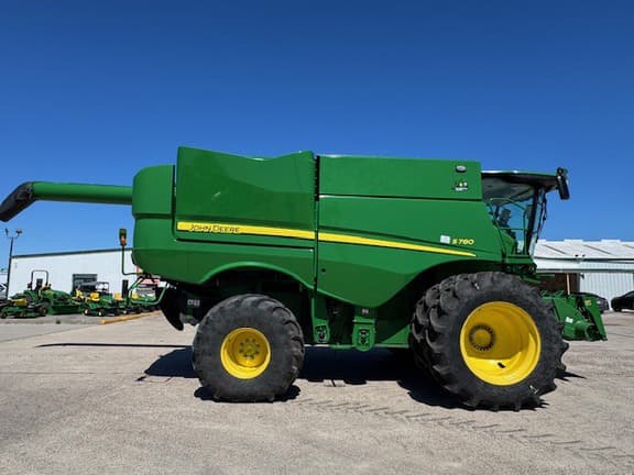 Image of John Deere S780 equipment image 1