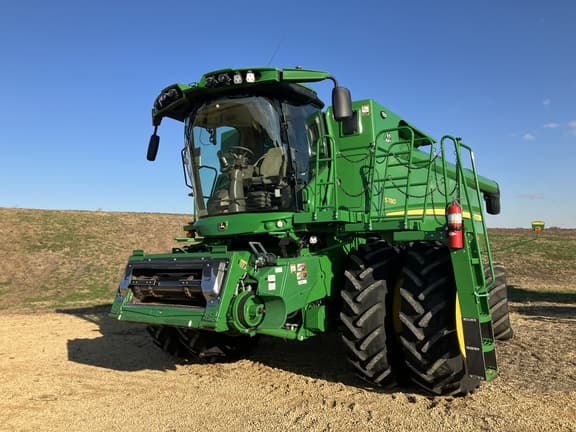 Image of John Deere S780 equipment image 2