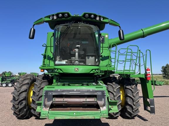 Image of John Deere S780 equipment image 1