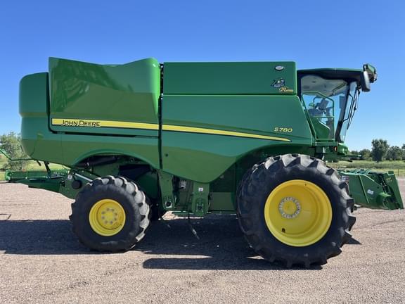 Image of John Deere S780 equipment image 3
