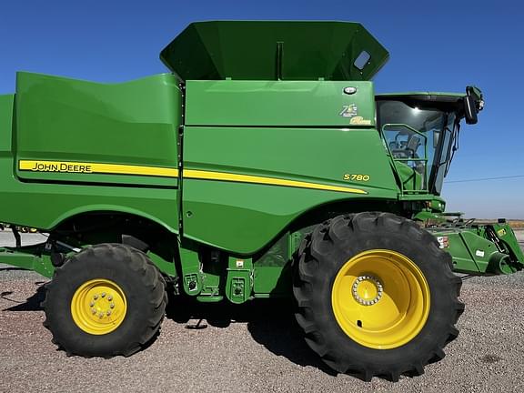Image of John Deere S780 equipment image 2