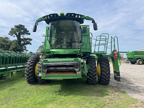 Image of John Deere S780 equipment image 1