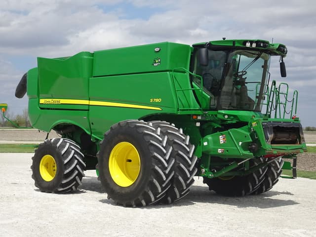 Image of John Deere S780 equipment image 1