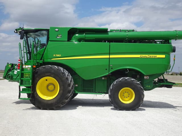 Image of John Deere S780 equipment image 2