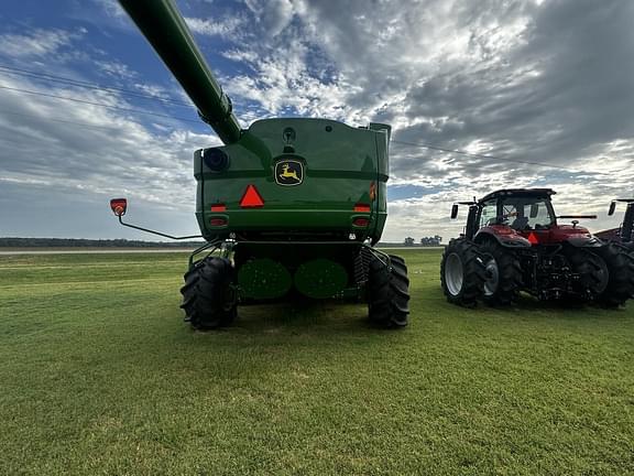 Image of John Deere S780 equipment image 4