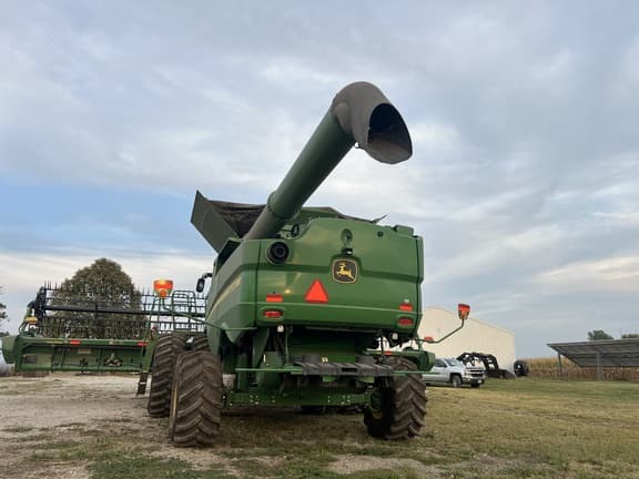 Image of John Deere S780 equipment image 2