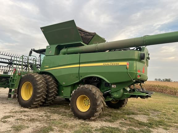 Image of John Deere S780 equipment image 1