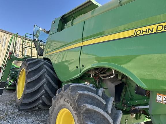 Image of John Deere S780 equipment image 1