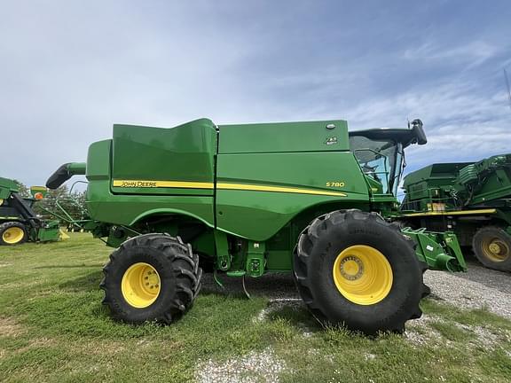 Image of John Deere S780 equipment image 1