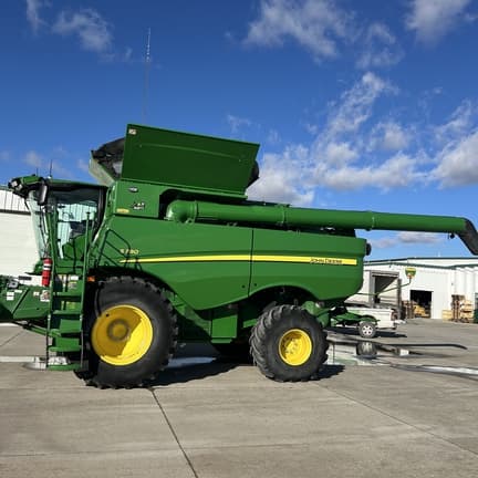 Image of John Deere S780 equipment image 4