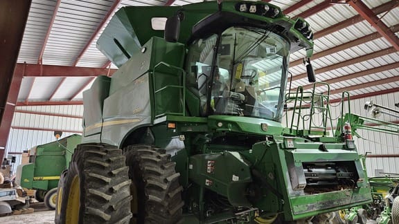 2022 John Deere S780 Equipment Image0