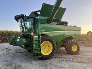 2022 John Deere S780 Image