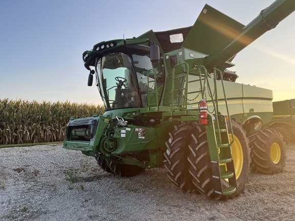 Image of John Deere S780 equipment image 1