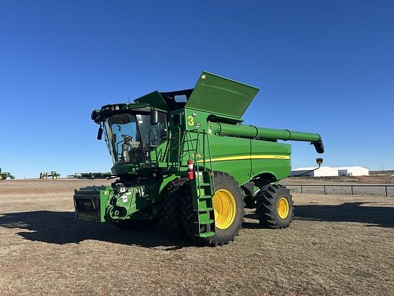 Image of John Deere S780 equipment image 1