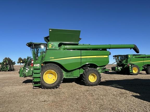 Image of John Deere S780 equipment image 1