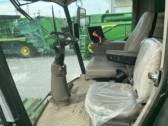 Image of John Deere S780 equipment image 2