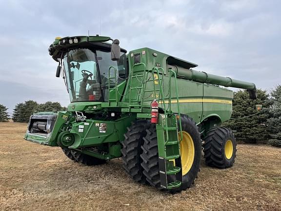 Image of John Deere S780 equipment image 1