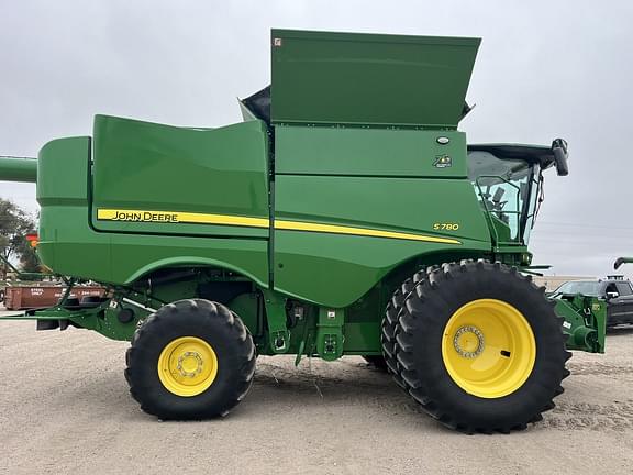 Image of John Deere S780 equipment image 2