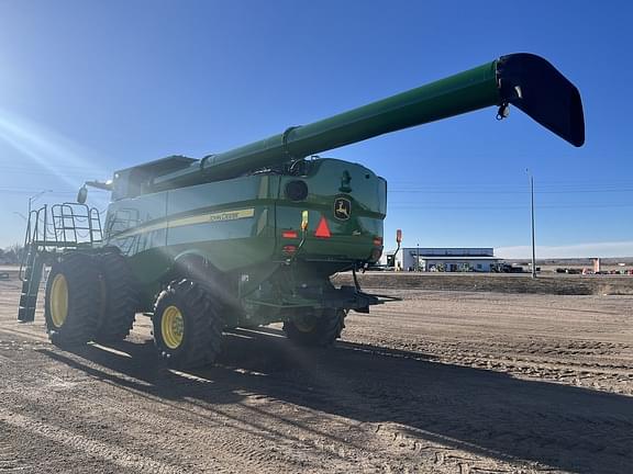 Image of John Deere S780 equipment image 4