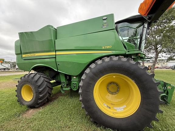 Image of John Deere S780 equipment image 1