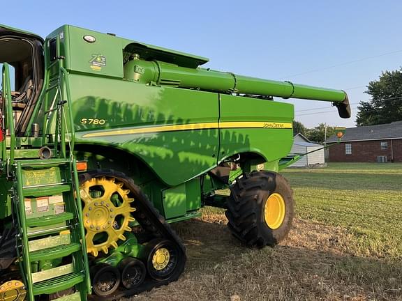 Image of John Deere S780 equipment image 1