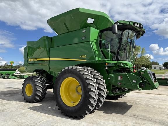 Image of John Deere S780 equipment image 4
