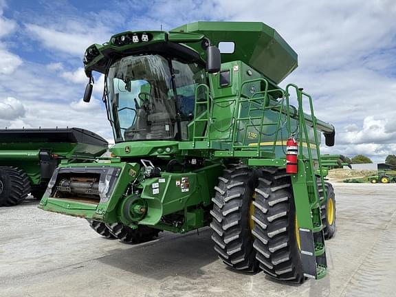 Image of John Deere S780 equipment image 1