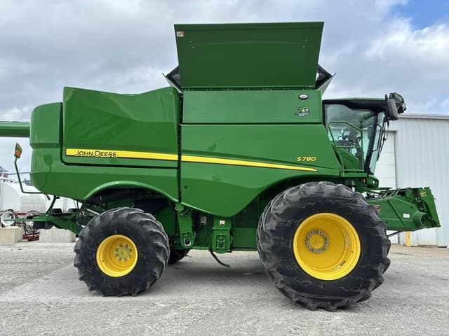 Image of John Deere S780 equipment image 2