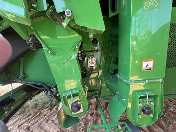 Image of John Deere S780 equipment image 4