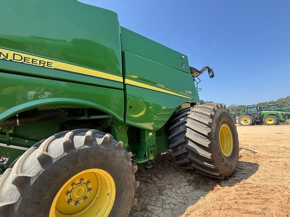 Image of John Deere S780 equipment image 1