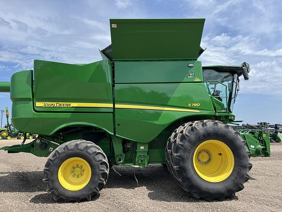 Image of John Deere S780 equipment image 2