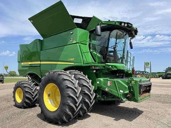 Image of John Deere S780 equipment image 1