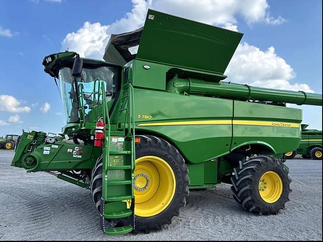 Image of John Deere S780 equipment image 2