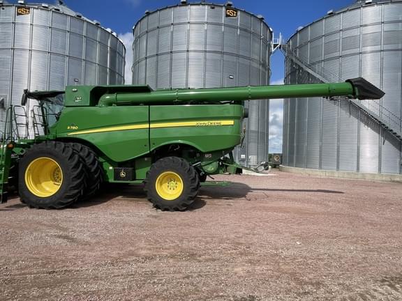 Image of John Deere S780 equipment image 1