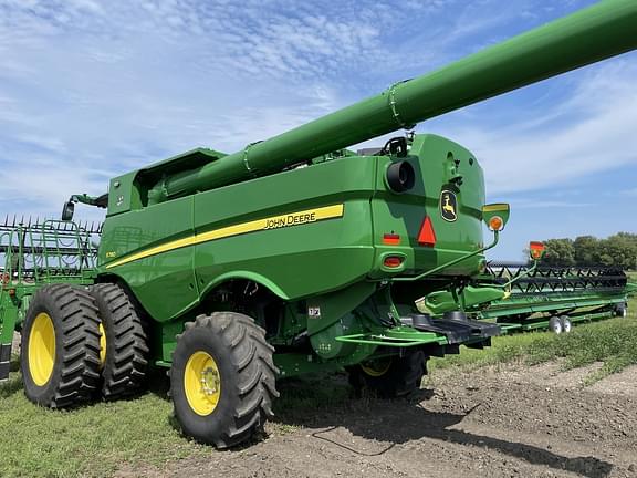 Image of John Deere S780 equipment image 1