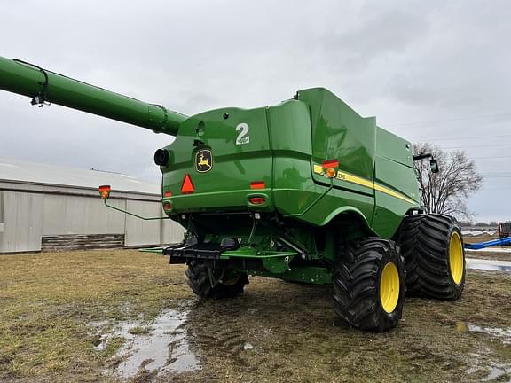 Image of John Deere S780 equipment image 1