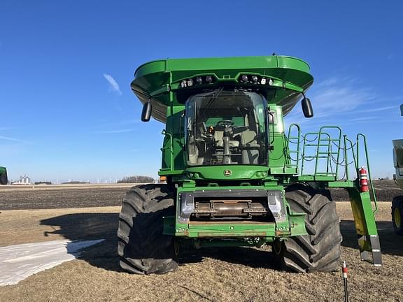 Image of John Deere S780 equipment image 2