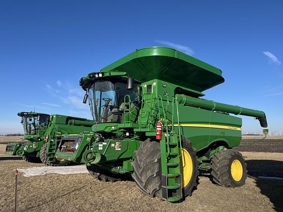 Image of John Deere S780 equipment image 1