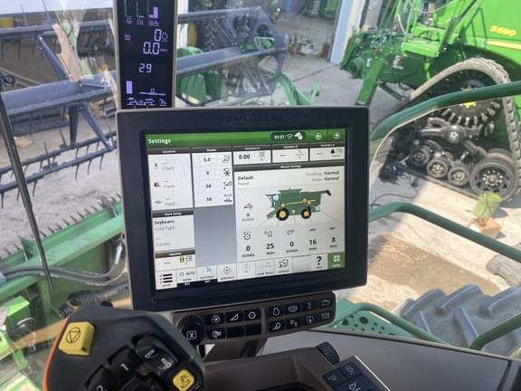 Image of John Deere S780 equipment image 4