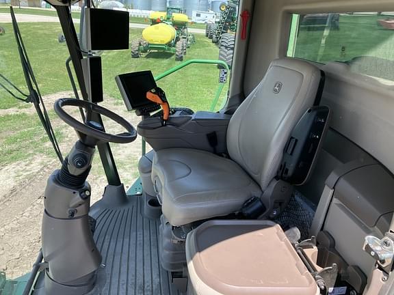 Image of John Deere S780 equipment image 4