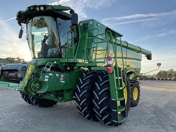 Image of John Deere S780 equipment image 2