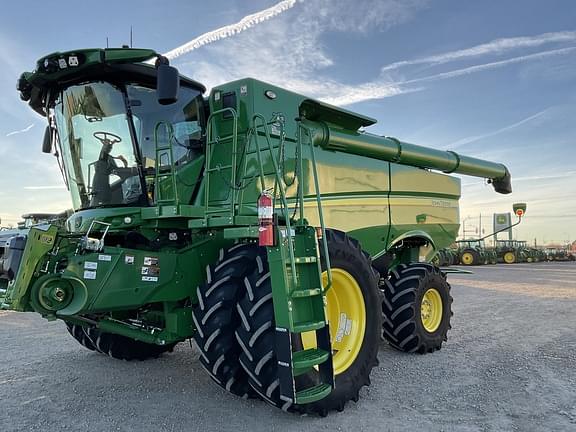 Image of John Deere S780 equipment image 1