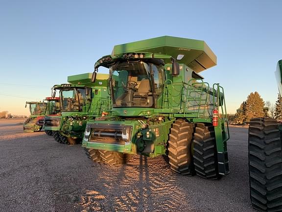 Image of John Deere S780 equipment image 1