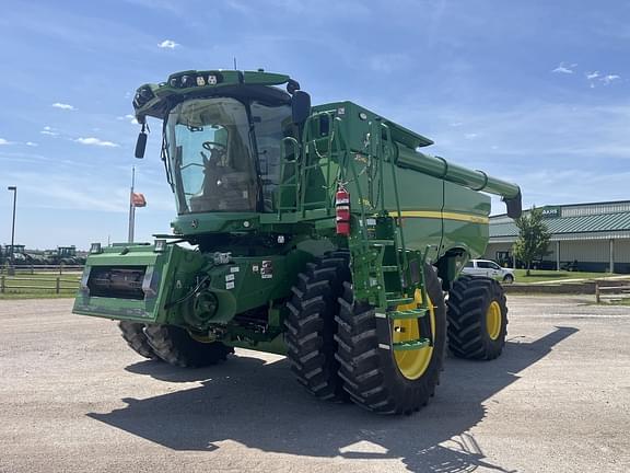 Image of John Deere S780 equipment image 2