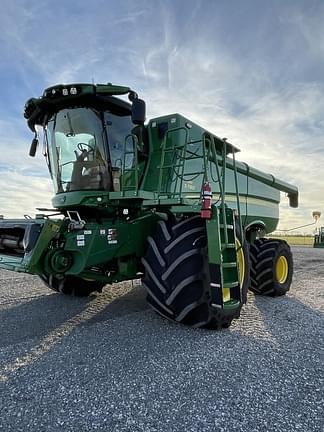 Image of John Deere S780 equipment image 1