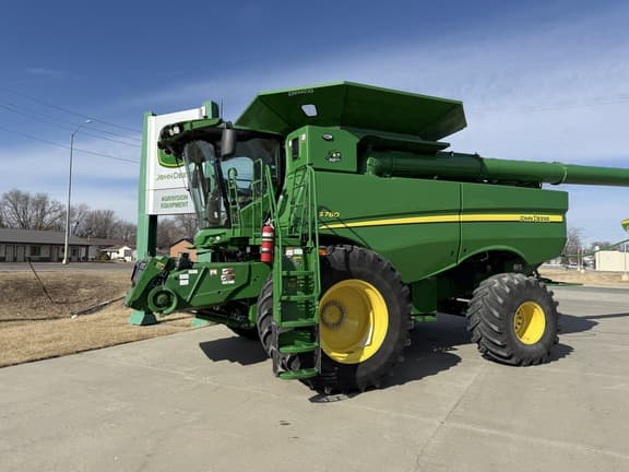 Image of John Deere S780 equipment image 1