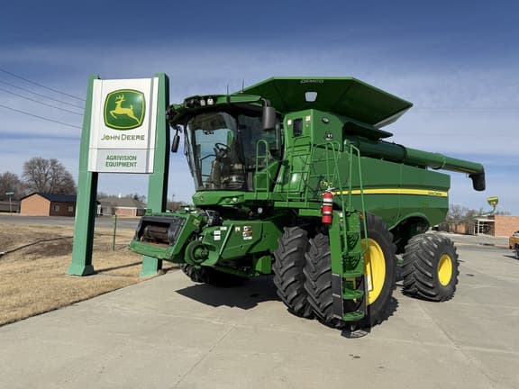 Image of John Deere S780 Primary image
