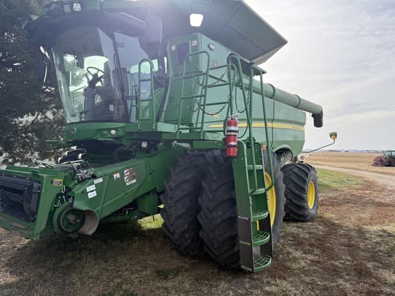 Image of John Deere S780 equipment image 1