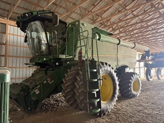 2022 John Deere S780 Equipment Image0