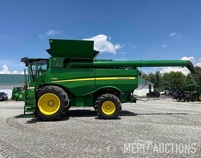Image of John Deere S780 equipment image 1